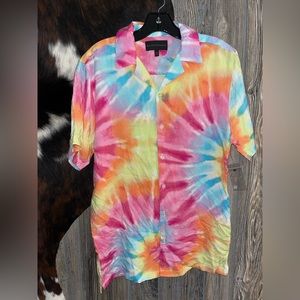 No Boundaries mens size small tie dye button up shirt nwt